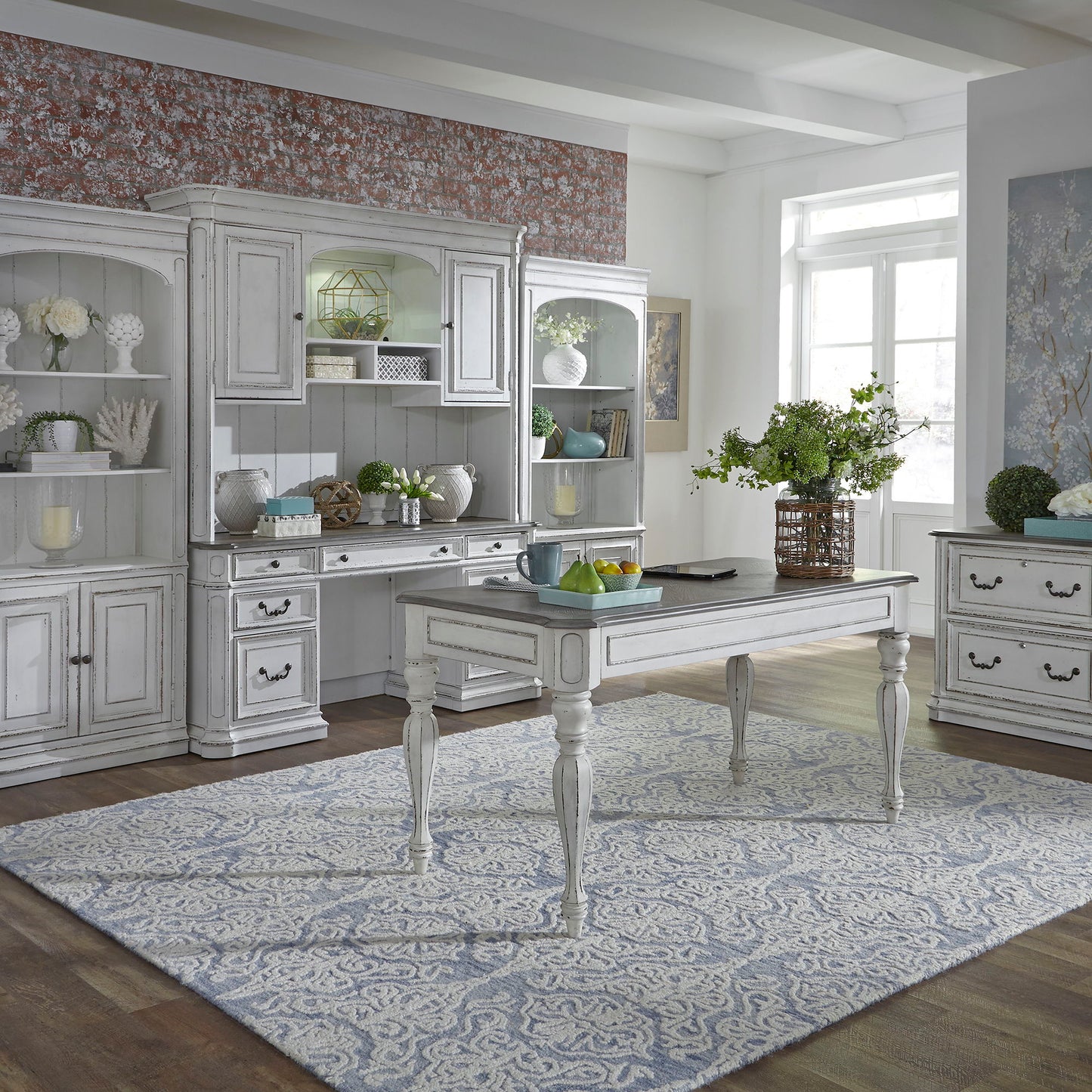 Magnolia Manor - Credenza