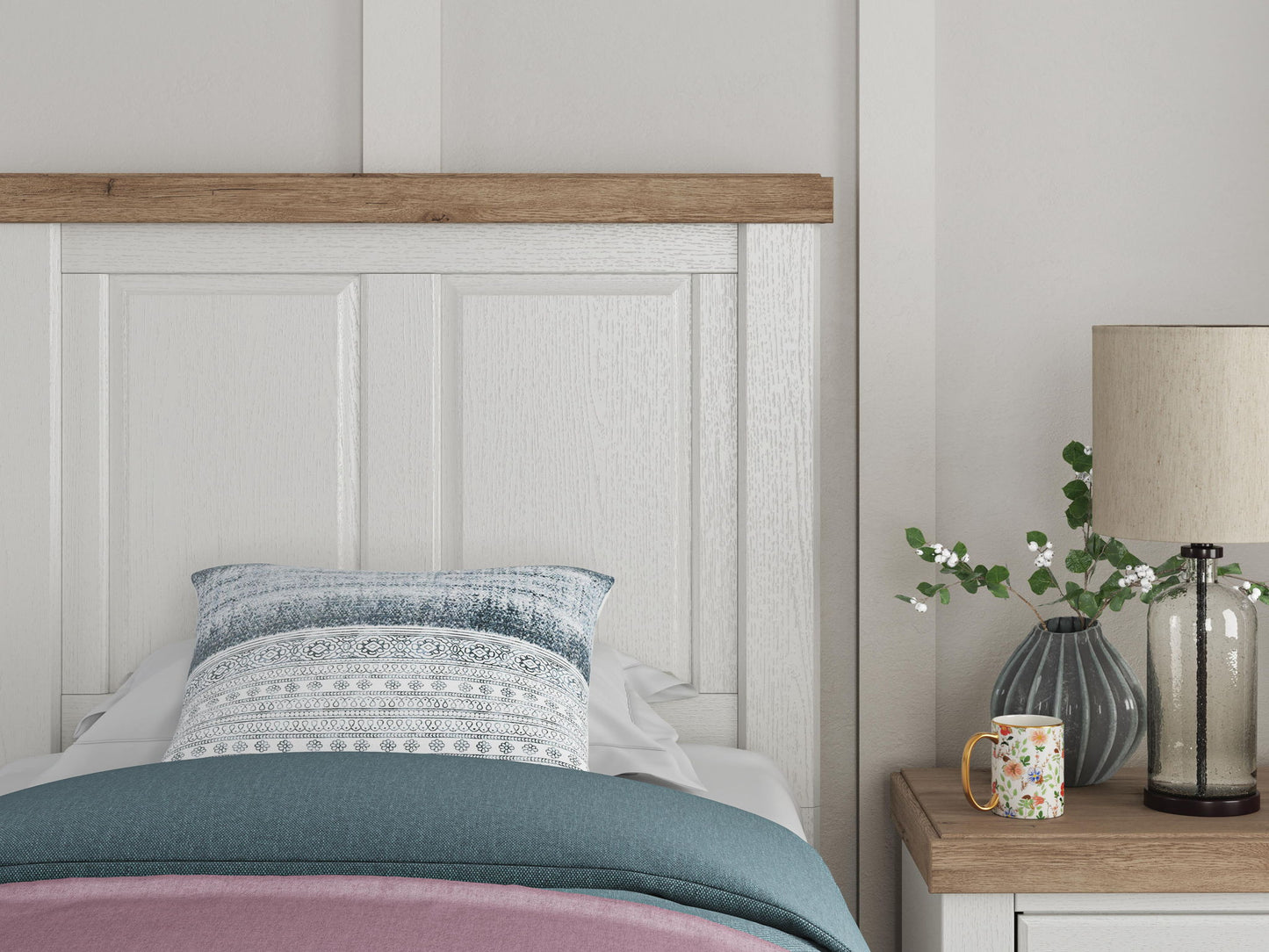 Savonport - Panel Storage Bed