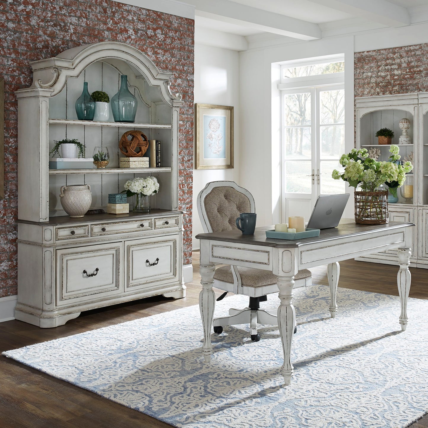 Magnolia Manor - Jr Executive Desk Chair - Antique White