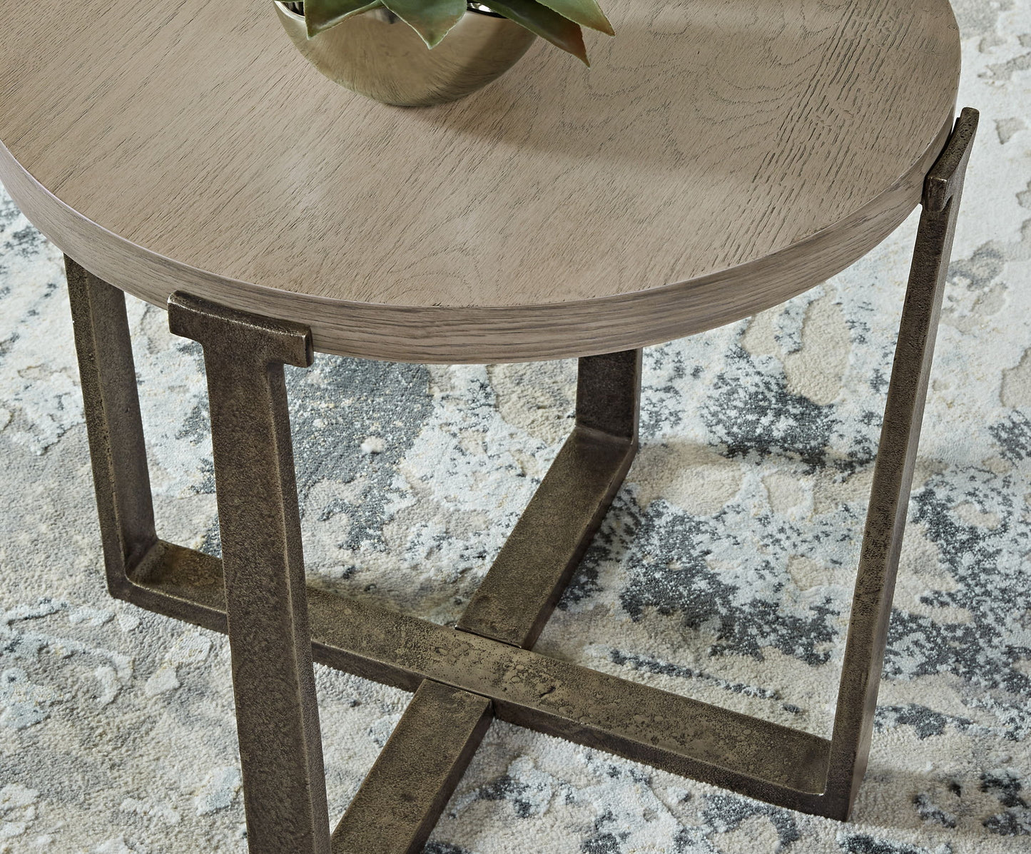 Dalenville - Round End Table - Gray