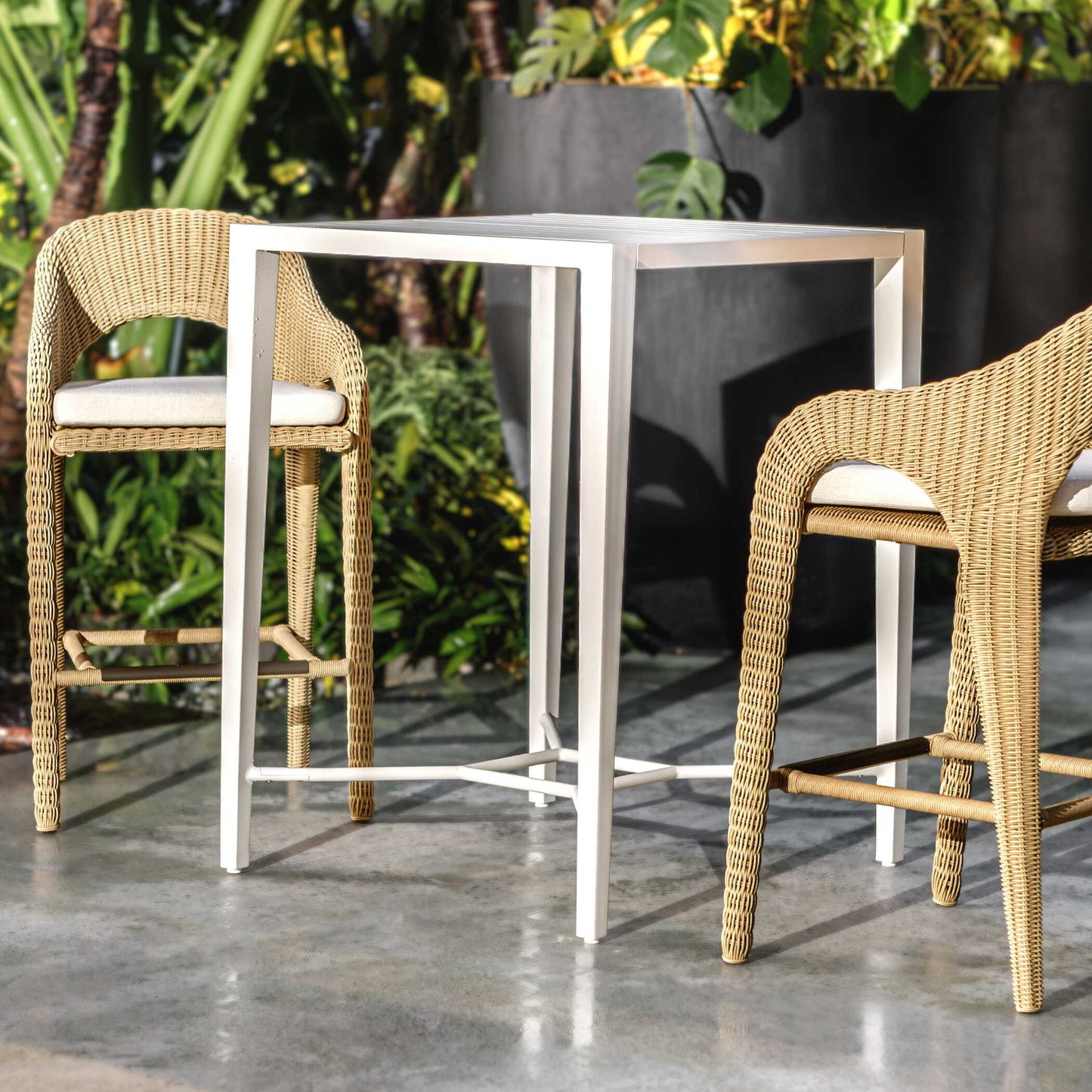 Montellano - Outdoor Bar Table - White