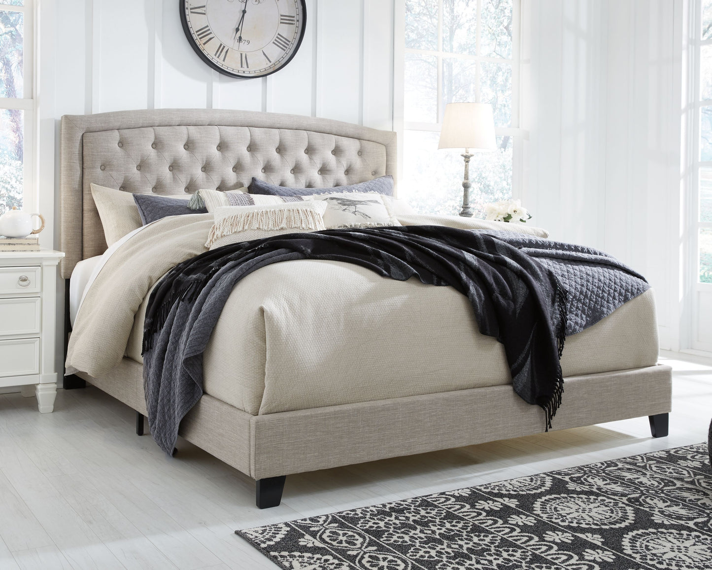 Jerary - Arched Upholstered Bed
